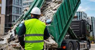 Вывоз строительного мусора в Абакане: услуги лицензированной компании — ПроМусор